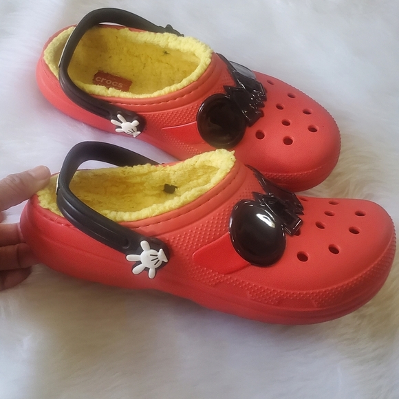 Crocs Classic Lined Mickey Mouse Crocs Youth Size 4 - Picture 1 of 6